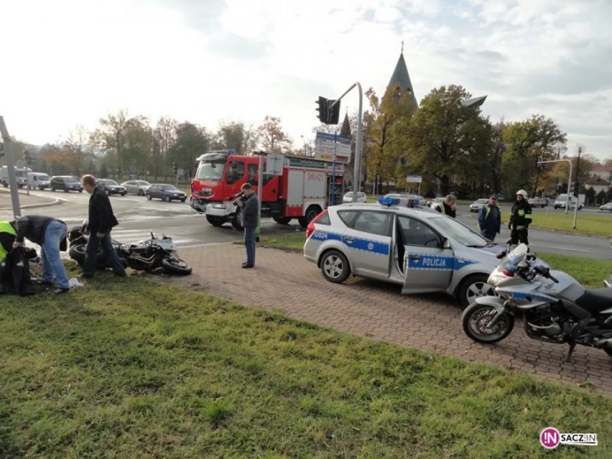 Policyjny motocykl zderzył się z samochodem