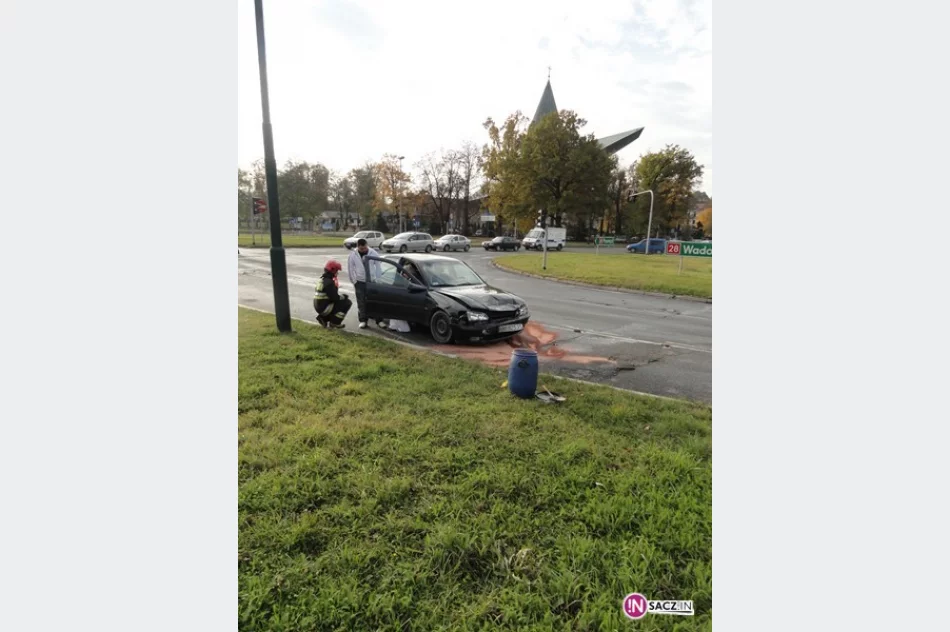 Policyjny motocykl zderzył się z samochodem - zdjęcie 2