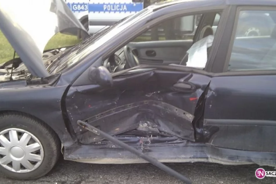 Pięć osób poszkodowanych w wypadku - zdjęcie 3