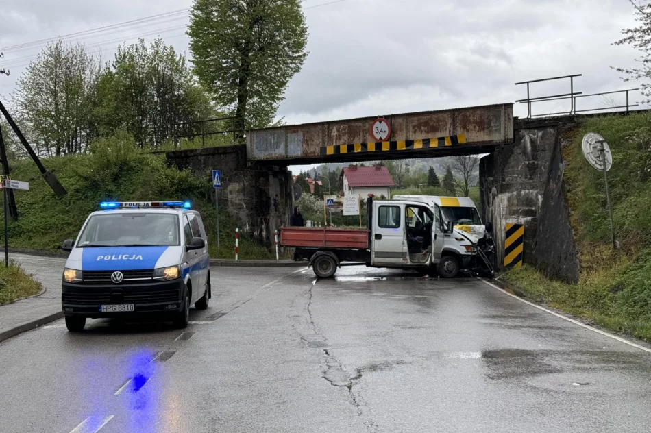 Zignorował znak i spowodował kolizję. Mandat dla sprawcy - zdjęcie 8