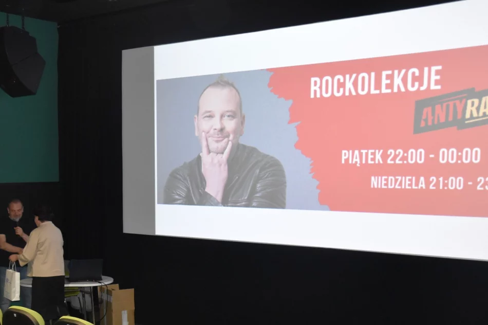  Miejska Biblioteka Publiczna miała przyjemność gościć Leszka Gnoińskiego - zdjęcie 2