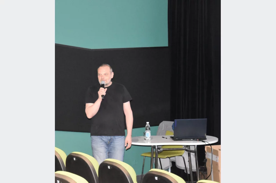  Miejska Biblioteka Publiczna miała przyjemność gościć Leszka Gnoińskiego - zdjęcie 4