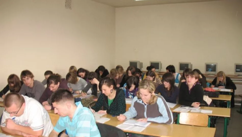 Uczelnia wciąż bez umów ze studentami - zdjęcie 1