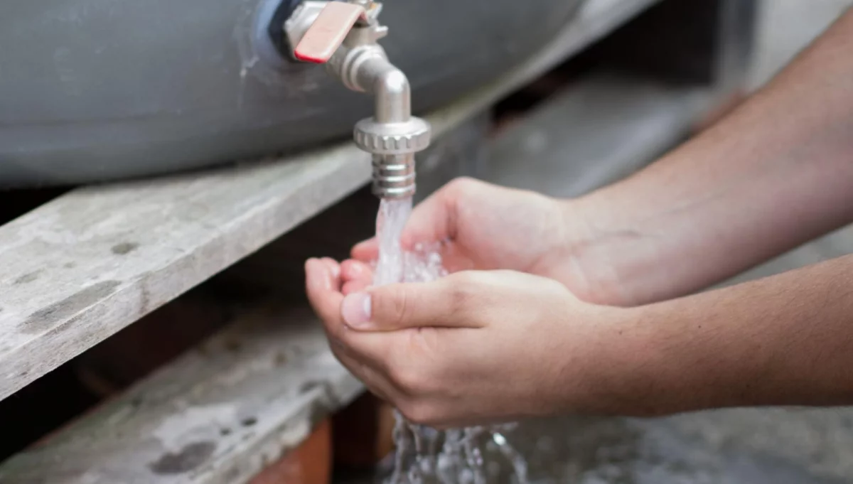 Jak zbiornik na deszczówkę może zmniejszyć Twoje rachunki za wodę?