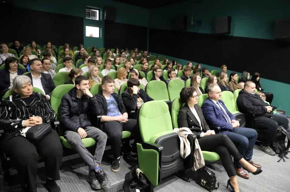V Ogólnopolski Konkurs Plastyczny „W kręgu poezji i prozy lagrowej więźniarek KL Ravensbrück" - zdjęcie 4