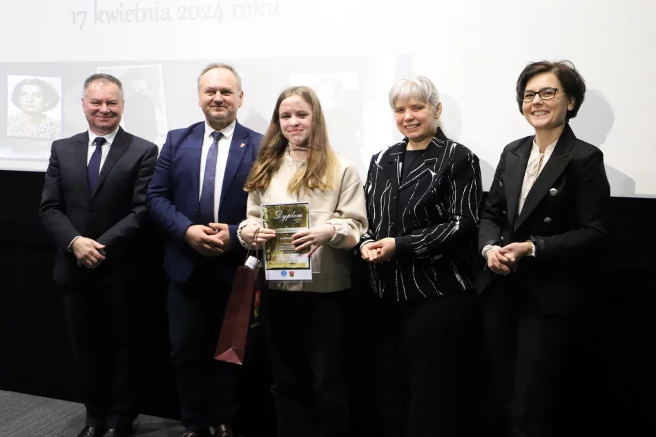 V Ogólnopolski Konkurs Plastyczny „W kręgu poezji i prozy lagrowej więźniarek KL Ravensbrück" - zdjęcie 15