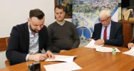 Podpisano umowę z Wykonawcą budowy zadaszenia boiska przy Szkole Podstawowej Nr 2 - zdjęcie 4