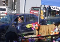 Stanął płot, który oddziela ich od klientów - zdjęcie główne