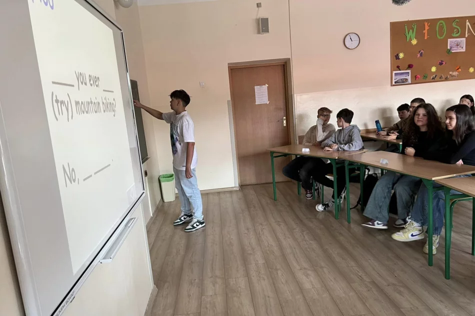 Podsumowanie Tygodnia Języków Obcych w Światowy Dzień Języka Angielskiego w SP nr 2 - zdjęcie 3