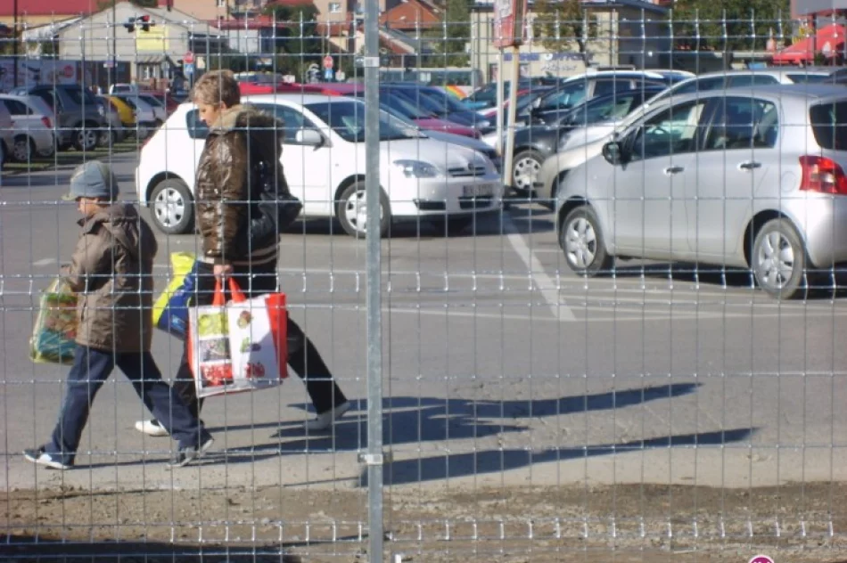 Stanął płot, który oddziela ich od klientów - zdjęcie 3