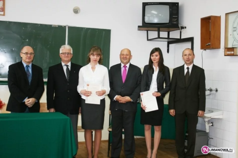 Stypendia i nagrody wręczone - zdjęcie 3