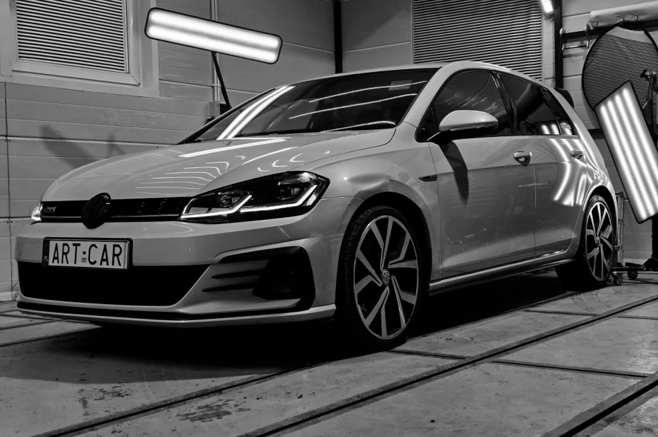 Wyciąganie wgnieceń po gradzie, Naprawy Powypadkowe - ArtCar / artcar.info - zdjęcie 12