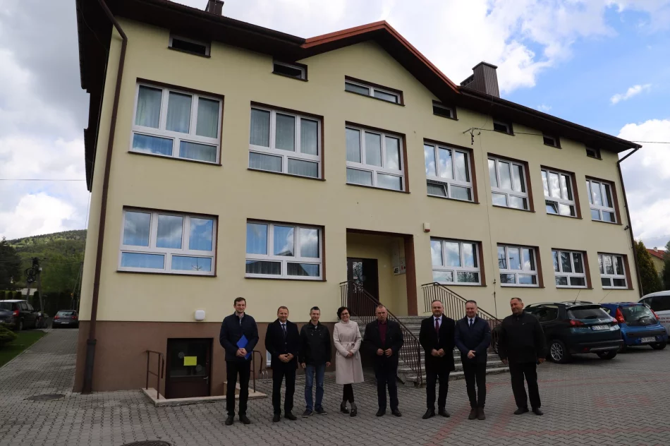 Rozbudowa i modernizacja bazy oświatowej na terenie Gminy Limanowa - zdjęcie 17