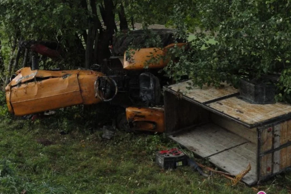 Wywrócił się ciągnik - ranny 9-letni chłopczyk - zdjęcie 4