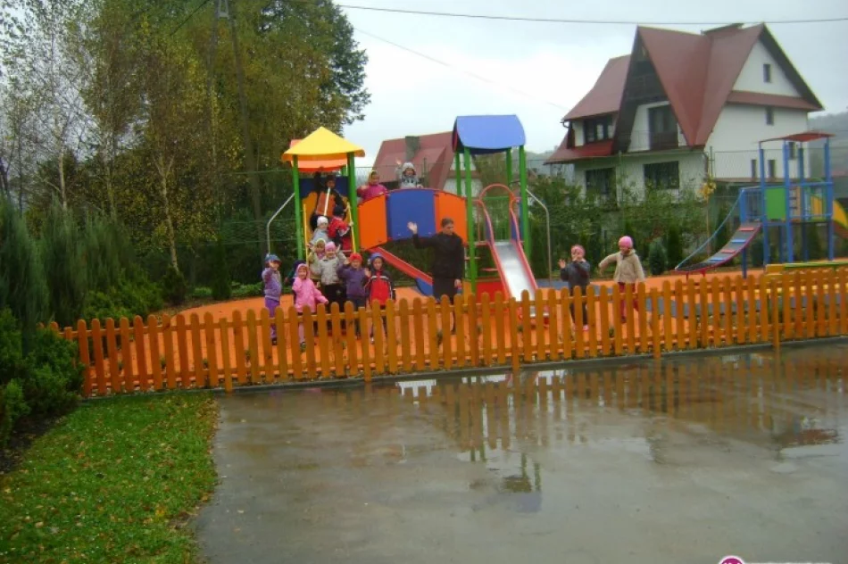 Mają kolejny plac zabaw - zdjęcie 2