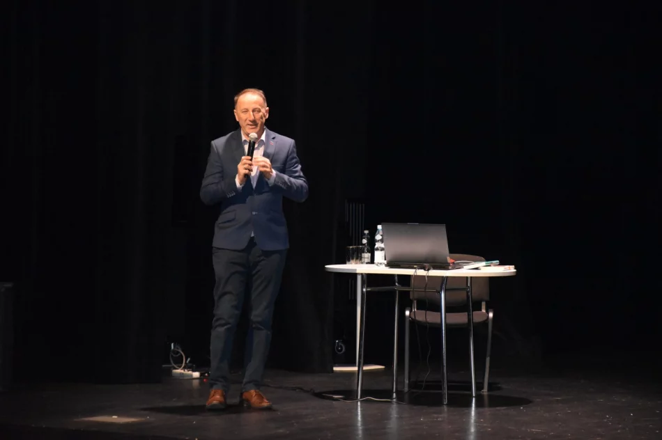 W Miejskiej Bibliotece Publicznej odbyła się powiatowa konferencja o depresji - zdjęcie 2