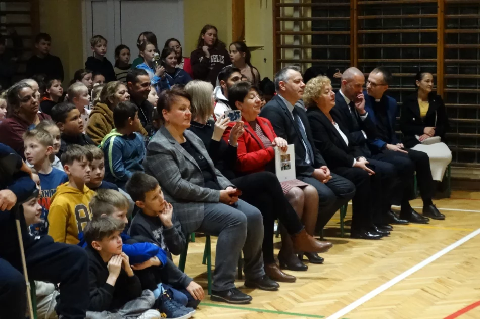 Obchody Międzynarodowego Dnia Romów w Zespole Szkolno-Przedszkolnym nr 4 - zdjęcie 5