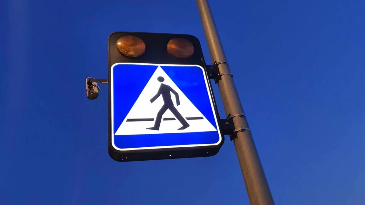 Nieznany kierowca potrącił 10-latka na pasach i uciekł
