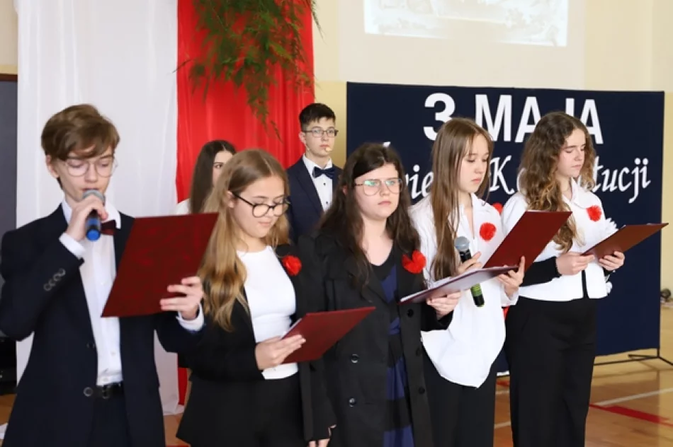 W ZSP nr 1 świętowano 233. rocznicę uchwalenia Konstytucji 3 Maja - zdjęcie 2
