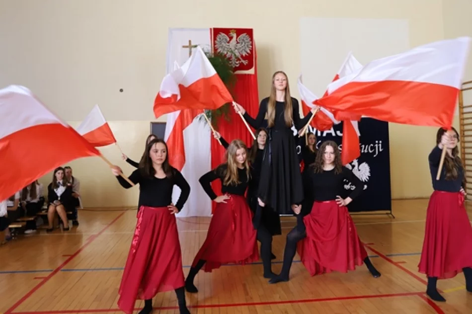 W ZSP nr 1 świętowano 233. rocznicę uchwalenia Konstytucji 3 Maja - zdjęcie 3