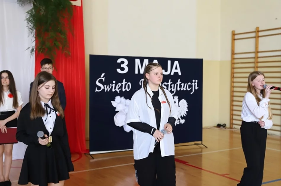 W ZSP nr 1 świętowano 233. rocznicę uchwalenia Konstytucji 3 Maja - zdjęcie 4