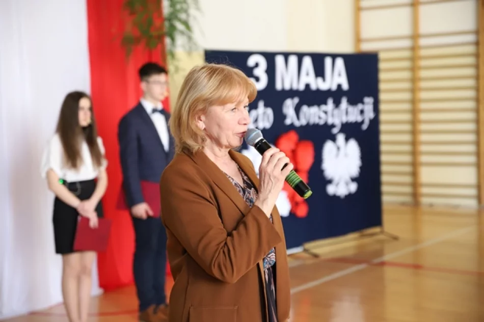 W ZSP nr 1 świętowano 233. rocznicę uchwalenia Konstytucji 3 Maja - zdjęcie 8