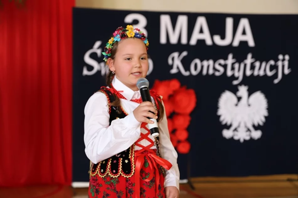 W ZSP nr 1 świętowano 233. rocznicę uchwalenia Konstytucji 3 Maja - zdjęcie 12