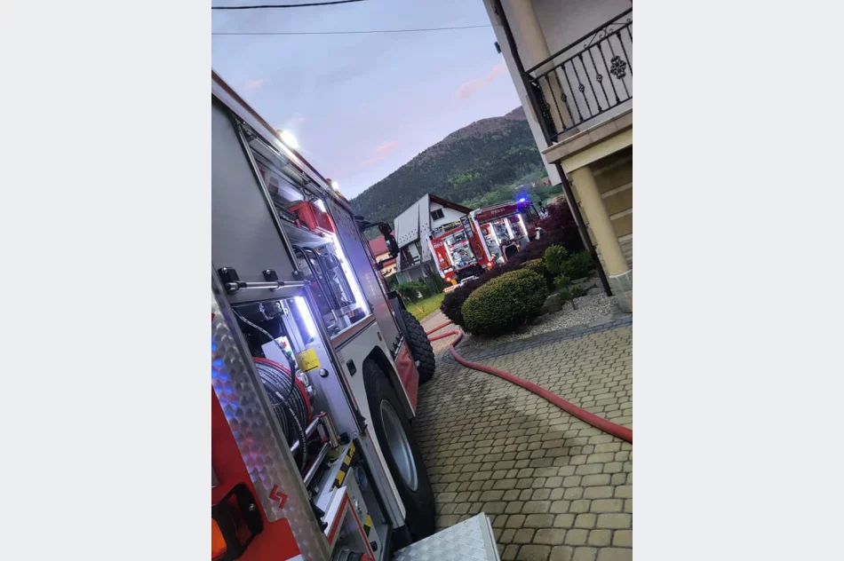 Pożar w stolarni gasiło ponad 30 strażaków - zdjęcie 2