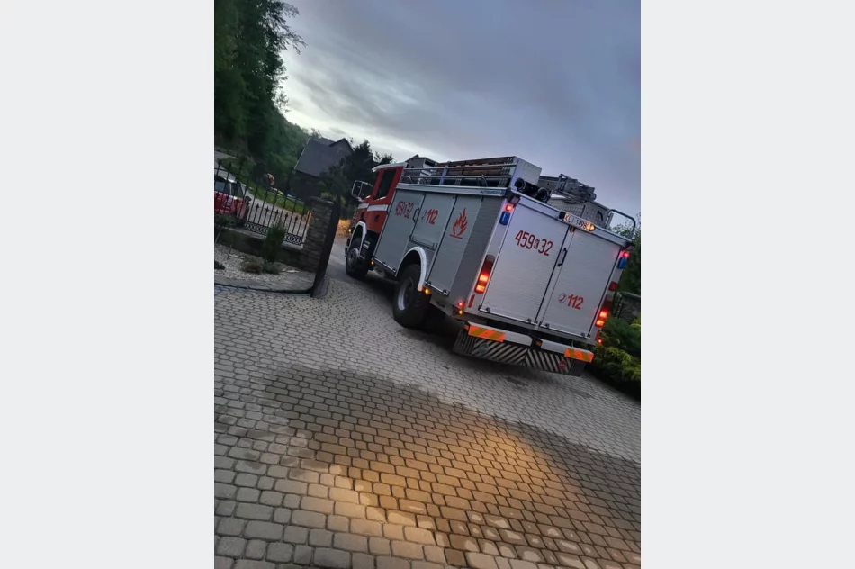 Pożar w stolarni gasiło ponad 30 strażaków - zdjęcie 3