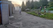Przy zabudowaniach płonęły tuje - zdjęcie 2