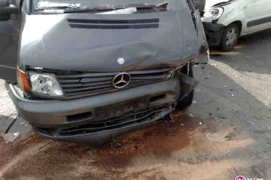 Wypadek na skrzyżowaniu - 4 osoby ranne - zdjęcie 3