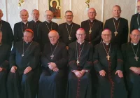 Biskupi: wymagania związane z tzw. ustawą Kamilka wpisują się w kościelne standardy - zdjęcie główne