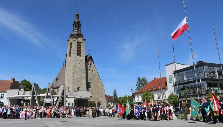 Obchody Święta Konstytucji 3 Maja na limanowskim rynku - zdjęcie 1