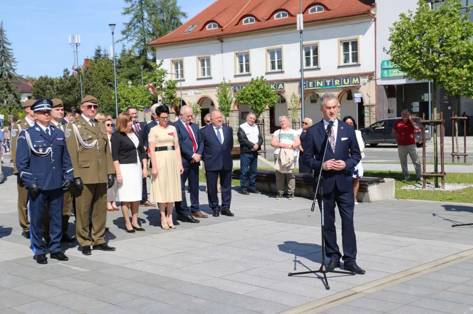 Obchody Święta Konstytucji 3 Maja na limanowskim rynku - zdjęcie 7