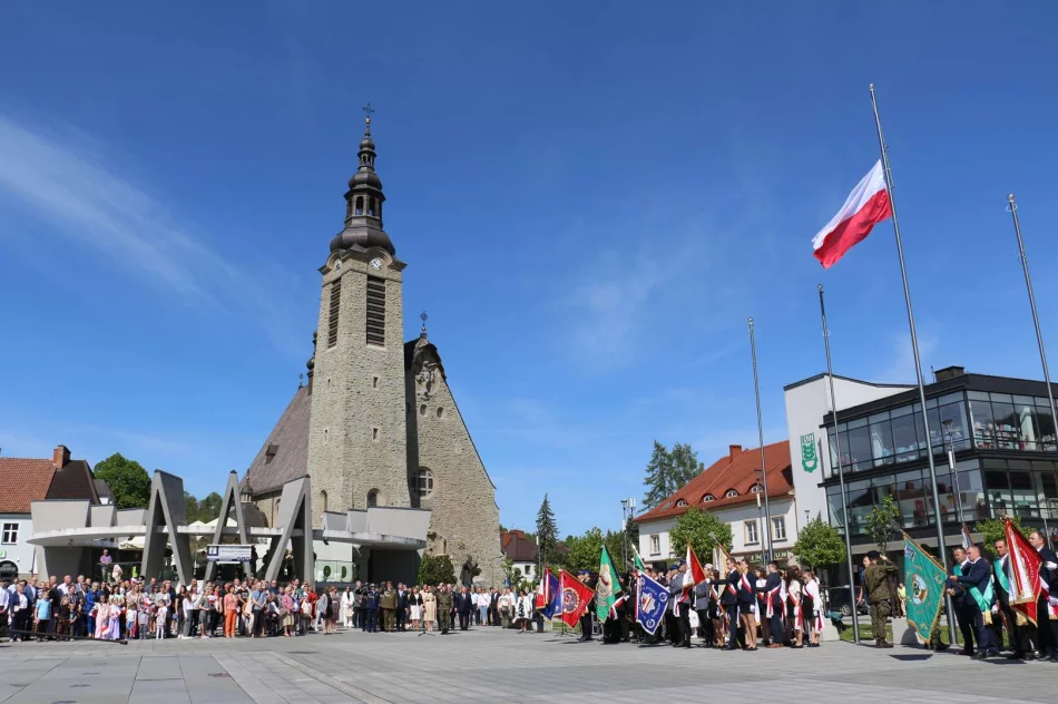 Obchody Święta Konstytucji 3 Maja na limanowskim rynku - zdjęcie 8