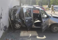 Senior z Limanowszczyzny staranował 5 aut i uderzył w sklep - zdjęcie główne