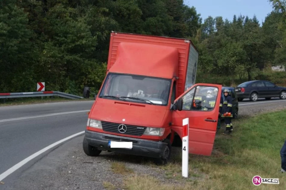 Toyota zderzyła się z dostawczym Mercedesem - zdjęcie 3