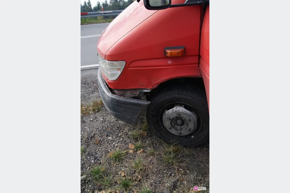 Toyota zderzyła się z dostawczym Mercedesem - zdjęcie 4