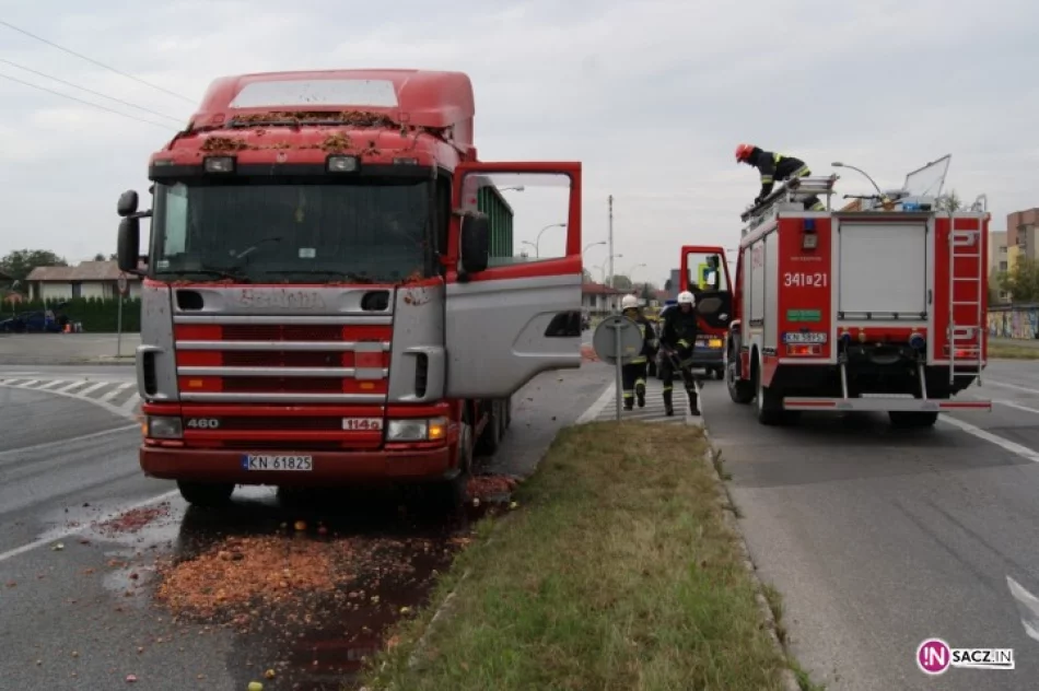Skrzyżowanie tonęło w sfermentowanych owocach - zdjęcie 2