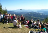 Modlitwa na szczycie Mogielicy - zdjęcie główne