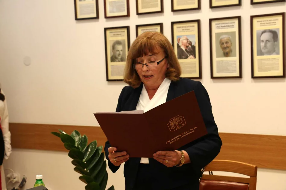 I uroczysta sesja Rady Miasta Limanowa, ślubowanie Burmistrz Miasta Jolanty Juszkiewicz oraz radnych - zdjęcie 3