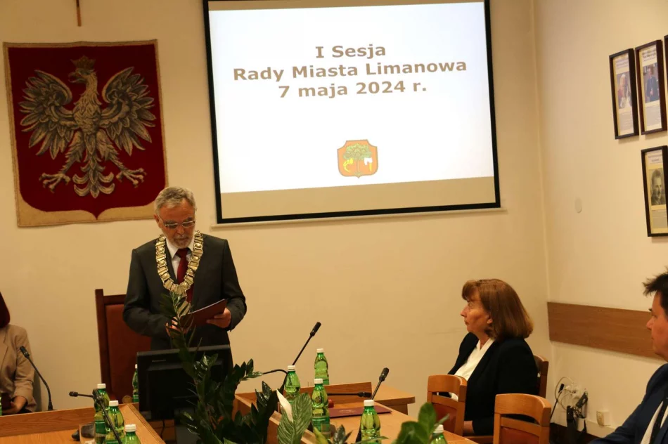 I uroczysta sesja Rady Miasta Limanowa, ślubowanie Burmistrz Miasta Jolanty Juszkiewicz oraz radnych - zdjęcie 11