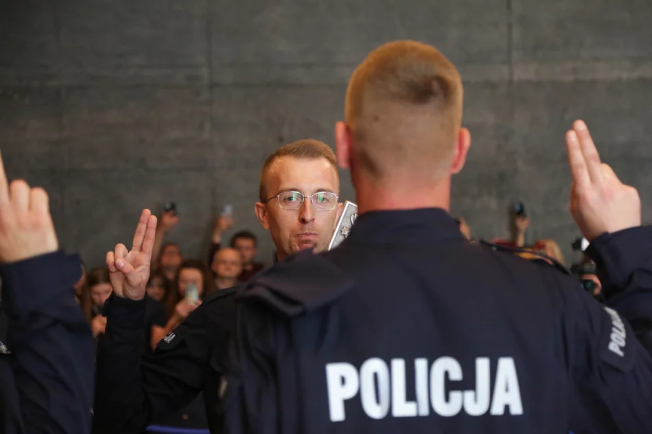 Dwaj nowi policjanci rozpoczną służbę w komendzie - zdjęcie 9