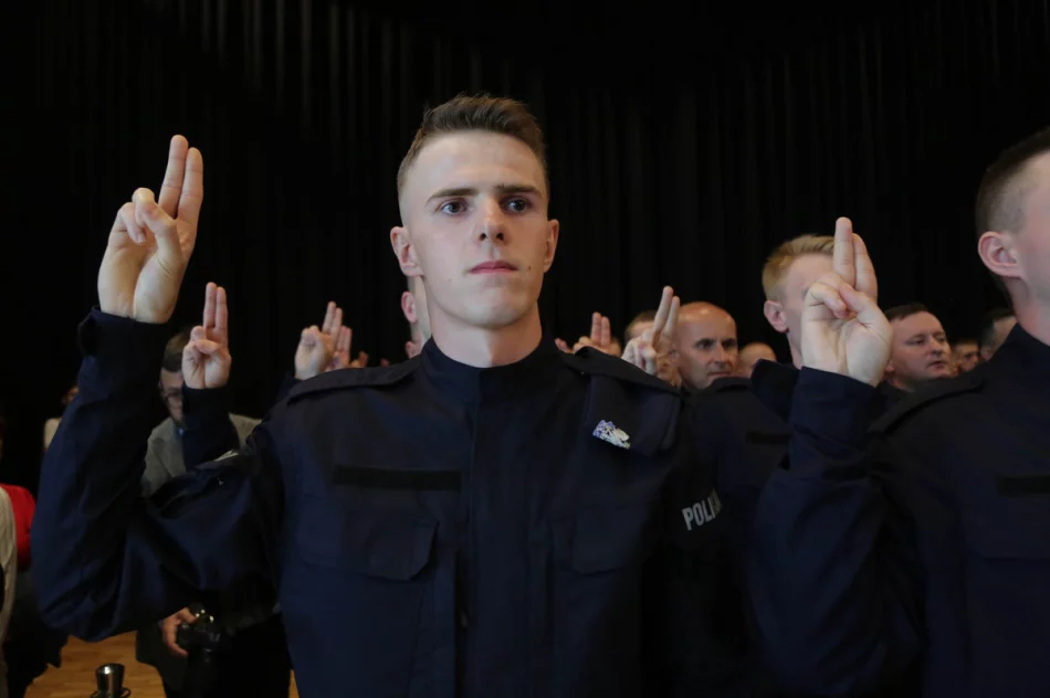 Dwaj nowi policjanci rozpoczną służbę w komendzie - zdjęcie 10