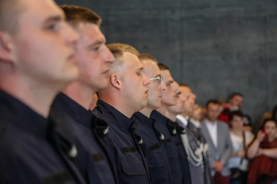 Dwaj nowi policjanci rozpoczną służbę w komendzie - zdjęcie 11