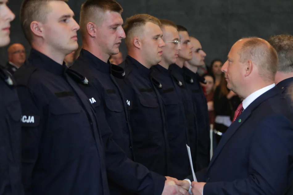 Dwaj nowi policjanci rozpoczną służbę w komendzie - zdjęcie 12