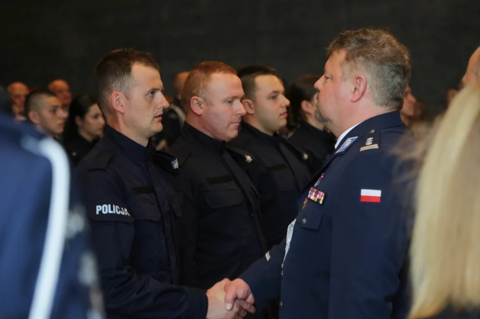 Dwaj nowi policjanci rozpoczną służbę w komendzie - zdjęcie 13