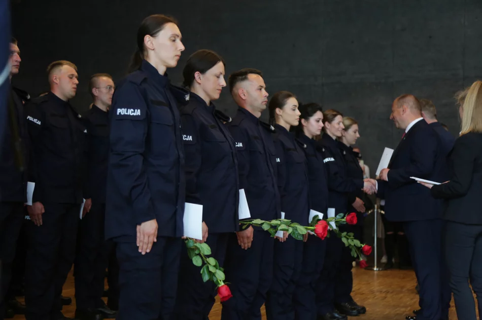 Dwaj nowi policjanci rozpoczną służbę w komendzie - zdjęcie 14