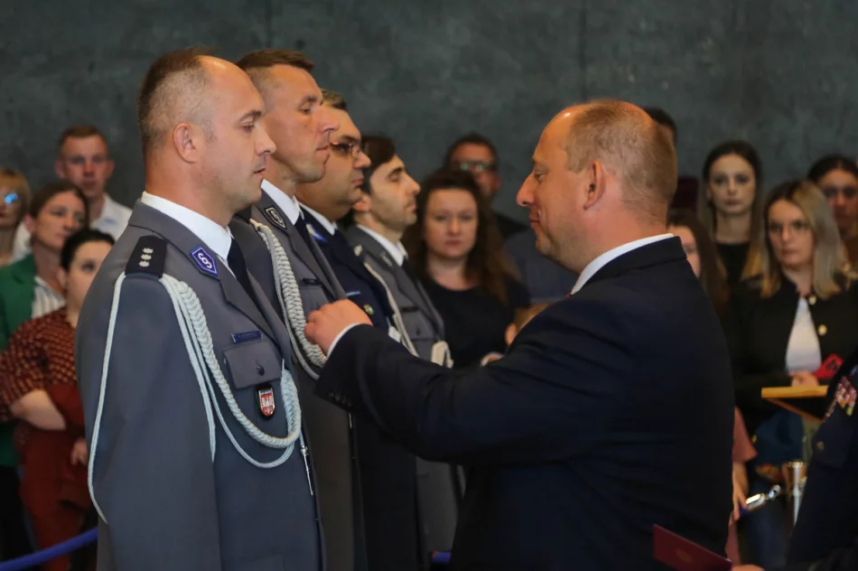 Dwaj nowi policjanci rozpoczną służbę w komendzie - zdjęcie 17