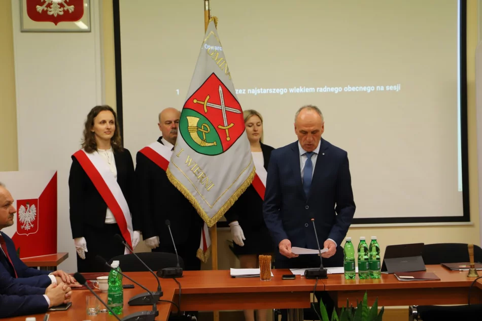 I sesja Rady gminy Limanowa IX kadencji - Zaprzysiężenie radnych i wójta gminy Limanowa - zdjęcie 3